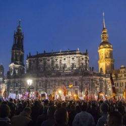 Výroční demonstrace Pegidy přilákala do Drážďan tisíce stoupenců i odpůrců