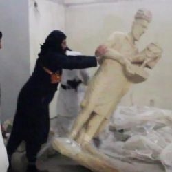 Vzácné sochy z muzea? Pro nás jen modla, říkají islamisté při jejich ničení