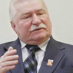 Walesa ostře kritizoval stranu Právo a spravedlnost. Za novou polskou vládu se stydí