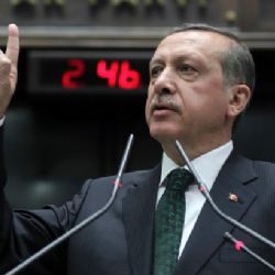 Za podporu autonomie Kurdů dostanete lekci, hrozí Erdogan