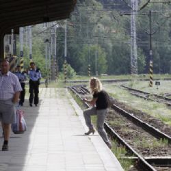 Za špatné přecházení kolejí hrozí pokuty
