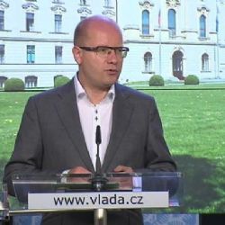 Žádné konkrétní nebezpečí Česku nehrozí, ujistil premiér