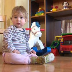 Zakažte posílání dětí do 7 let do ústavů, žádá Rada pro lidská práva
