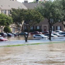 Záplavy pustoší Texas a Oklahomu. 21 lidí zemřelo, další se pohřešují