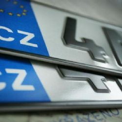 Ze silnic zmizí nepřihlášená auta: Polopřevody dneškem končí