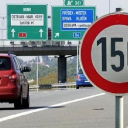Zeman 150 na dálnici nechce, novelu vetuje