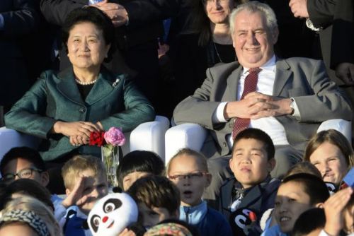 Foto: Zeman bude jediným západním prezidentem na čínských oslavách