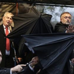 Zeman: Házení vajec na pravicového prezidenta by radnice posuzovala jinak