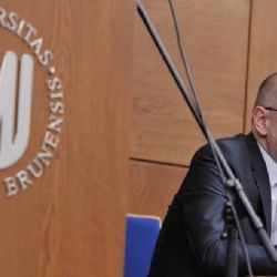 Zeman jmenoval Beka rektorem, ale nesetkal se s ním