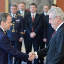 Zeman návrh na Chládkovo odvolání nepřijal. Chce se s ním sejít
