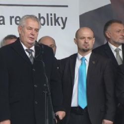 Zeman: Odpůrci migrace by neměli být nálepkování – své kritiky označil za řvoucí stádo