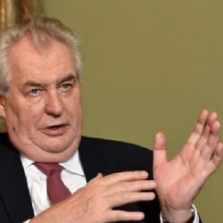 Zeman se s propuštěnými dívkami nesejde, neprospěly prý Česku
