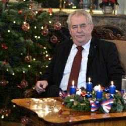 
Zemanovo vánoční poselství: Sobotkova vláda dala lidem naději
