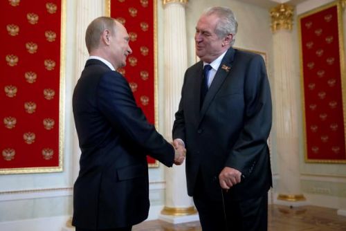 Foto: Zemanův program v Číně: Schůzka s Putinem a vojenská přehlídka