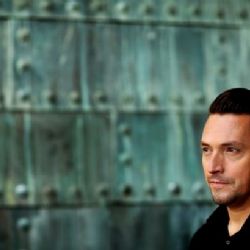 Ženy mají jen rodit, řekl maďarský zpěvák. Mobilní operátor mu zrušil smlouvu