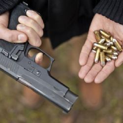 Získat zbrojní průkaz není hračka, hodnotit by měl i psycholog