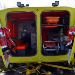 Opilý řidič sjel s mitsubishi na Bílé Hoře ze skály