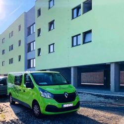 Úklid kanceláří, firem a výrobních hal zajišťujeme již 27 let