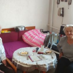 Plníme Vaše nevyslovená přání - milé setkání dvou kamarádek z dob dřívějších
