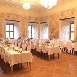 Plánujete svatbu v roce 2019? Zařídíme vám ji na statku, v hotelu anebo na zámku. S kompletním cateringem!