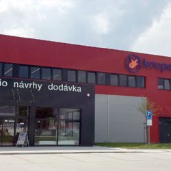 Zajišťujeme pravidelný úklid showroomu firmy PTÁČEK - velkoobchod, a.s.