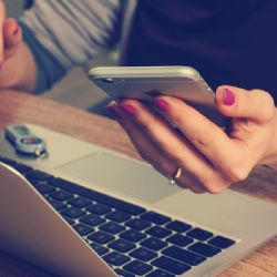 Jak vybrat nejlepší smartphone pro bezpečné online transakce