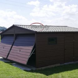 Moderní alternativa: plechová garáž pro váš pozemek