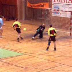 Klub Do dna  stále vévodí futsalu