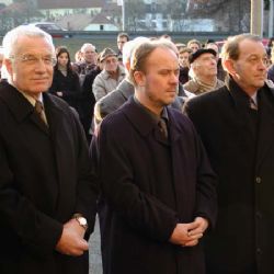 Na volby půjde přes miliardu