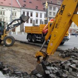 Náměstí bude hotovo až v září 