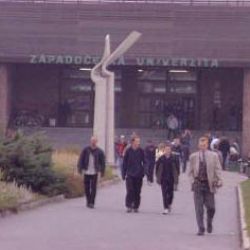 Zájemců o studium na ZČU je více
