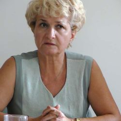 Milada Emmerová nastupuje do nemocnice