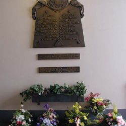 Na hřbitovech před Dušičkami řádí zloději