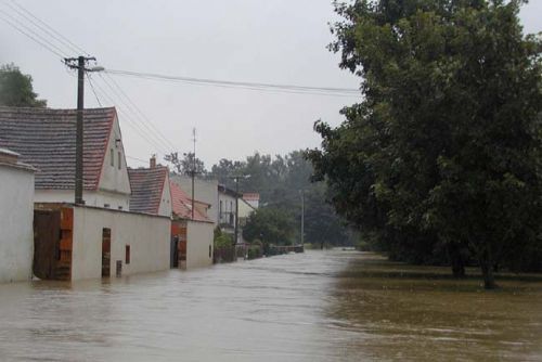 Foto: Řeky se zvedají, během dne hrozí záplavy