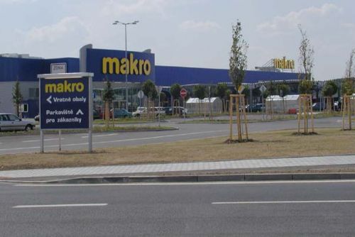 Foto: V Plzni se dnes otevírá hypermarket Globus