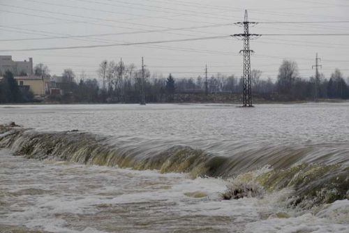 Foto: Hladiny řek klesají, odpoledne má ale pršet