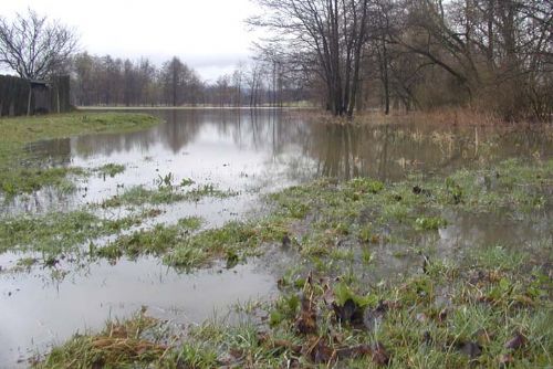 Foto: Déšť zvedl hladinu Klabavy v Hrádku