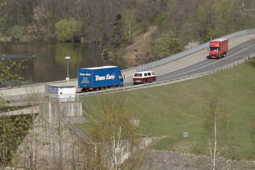 Foto: Pomezí pro nákladní dopravu stále neprůjezdné