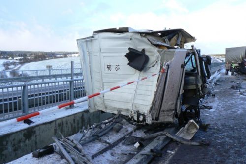 Foto: Dálnici D5 na Tachovsku blokuje tragická nehoda kamionu