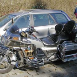Němci ukradli před hotelem v Klatovech motorku