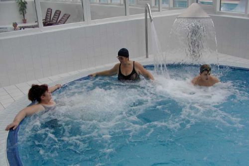 Foto: Vodárna nabízí napouštění bazénů z cisteren