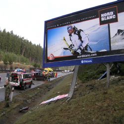 Na dálnici u Rokycan auto narazilo do billboardu