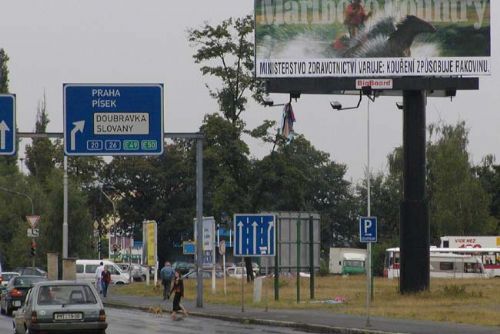 Foto: Billboard v Plzni upozorňuje na Čunkovy výroky