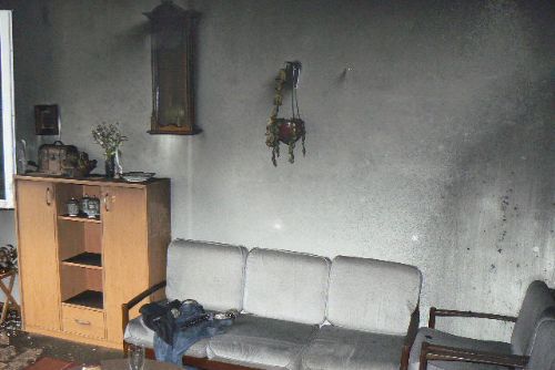 Foto: Dítě zapálilo byt v Plzni, těhotná matka s ním včas utekla