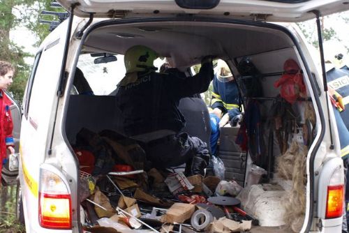 Foto: Dodávka se u Oselců čelně střetla s kamionem