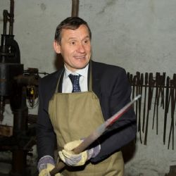 Jiří Čunek včera navštívil kraj, koval na hamru