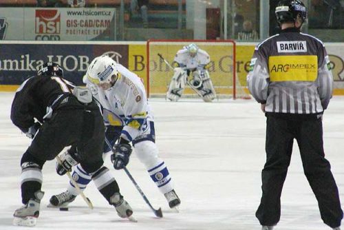 Foto: Mládež do 15ti let může v Plzni na hokej za dvacku 