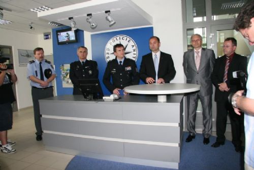 Foto: Ministr vnitra otevřel policejní služebnu v Sokolově