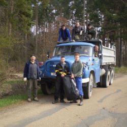 Myslivci uklízeli okolí Litohlav