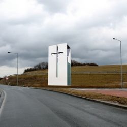 Na dálnici D5 u Plzně vyrostla dálniční kaple